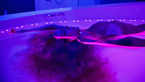 Sensory Deprivation Tank Benefits: Float Therapy for Your Health and Your Mood